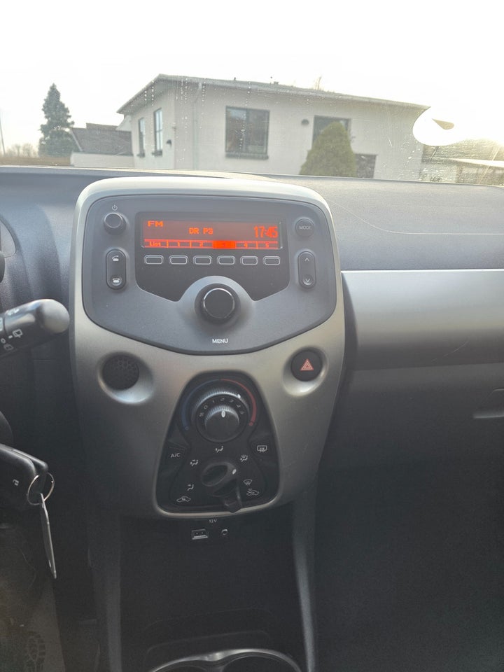 Toyota Aygo 1,0 VVT-i x-play 5d