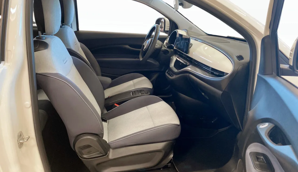 Fiat 500e 42 Icon Cabrio 2d