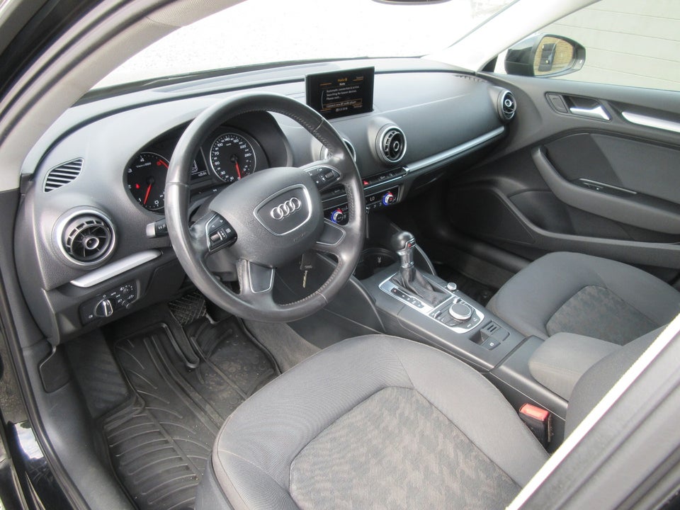 Audi A3 1,6 TDi Attraction Sportback S-tr. 5d