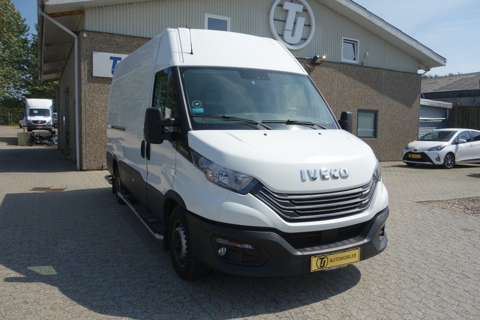 Iveco Daily 2,3 35S14 12m³ Van AG8