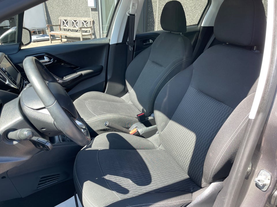 Peugeot 208 1,2 VTi 82 Envy 5d
