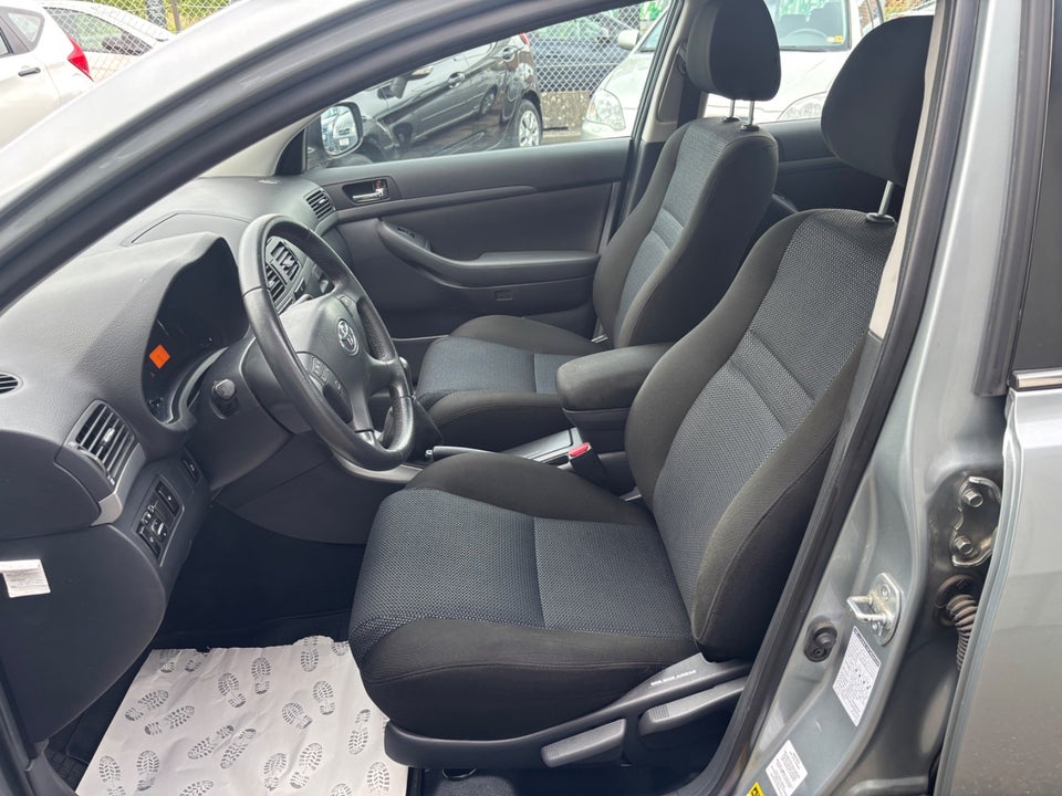 Toyota Avensis 1,8 Sol+ 4d