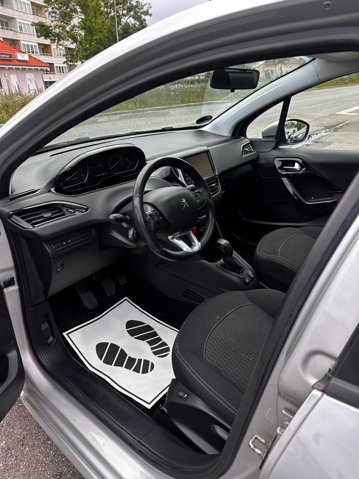 Peugeot 208 1,6 BlueHDi 100 Allure Sky 5d