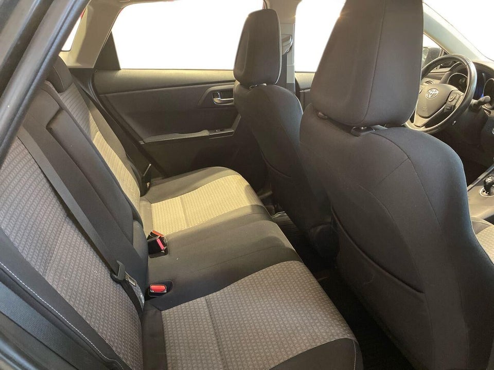 Toyota Auris 1,8 Hybrid H2 Selected CVT 5d