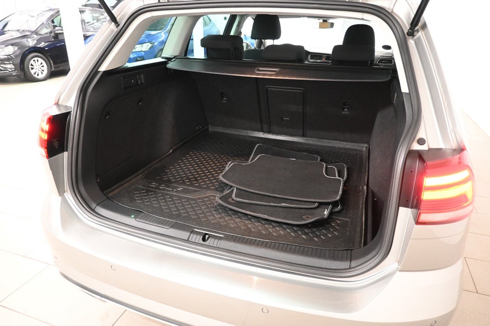 VW Golf VII 2,0 TDi 150 Comfortline+ Connect Variant DSG 5d