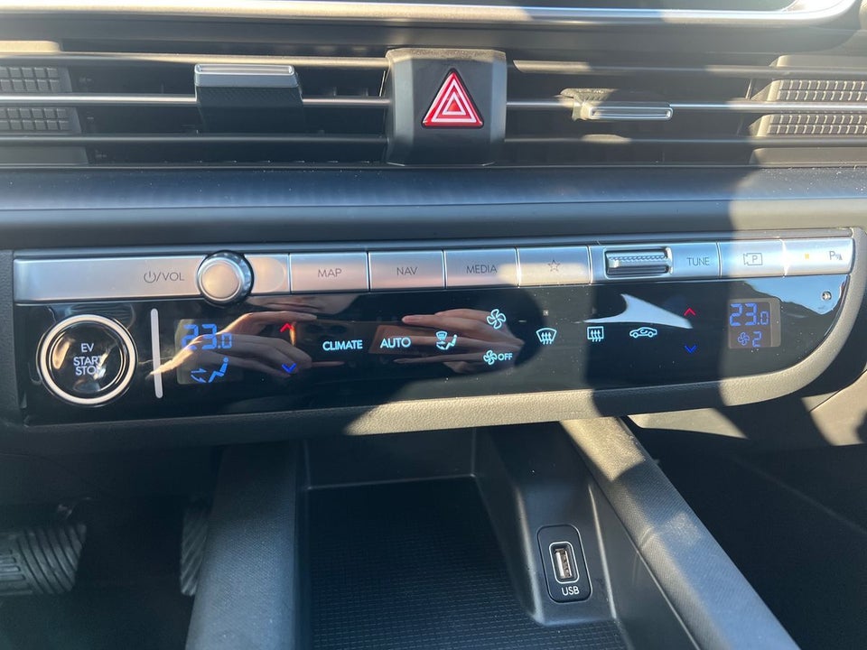 Hyundai Ioniq 6 77 Essential 4d