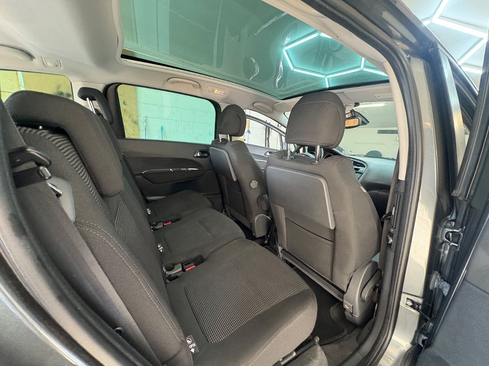 Peugeot 5008 1,6 HDi 110 Premium 7prs 5d