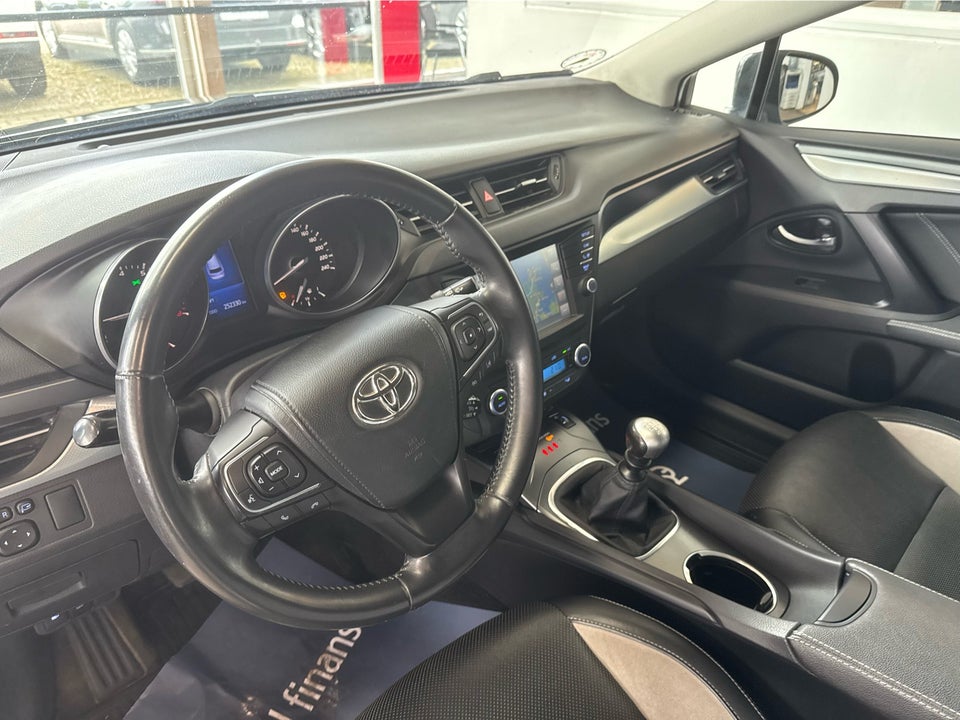 Toyota Avensis 1,8 VVT-i T3 Touring Sports 5d