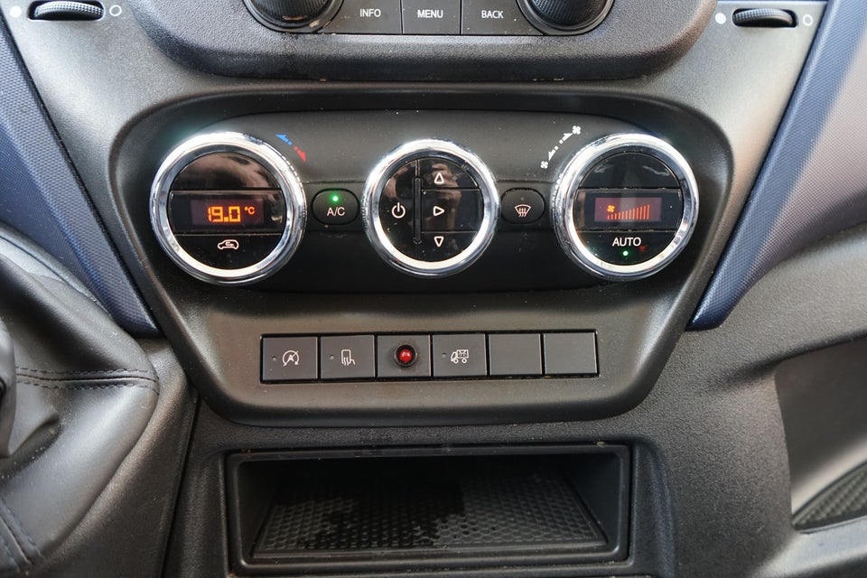 Iveco Daily 2,3 35S14 Alukasse m/lift AG8 2d