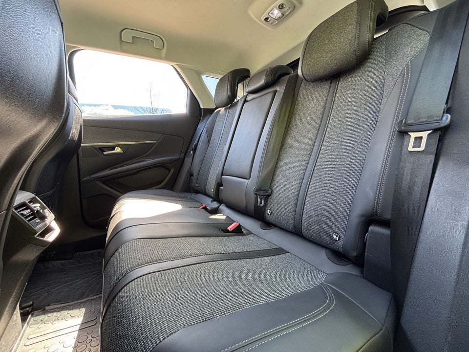 Peugeot 3008 1,2 e-THP 130 Allure EAT6 5d