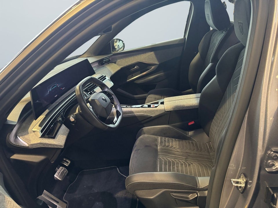 Peugeot e-3008 101 GT 5d