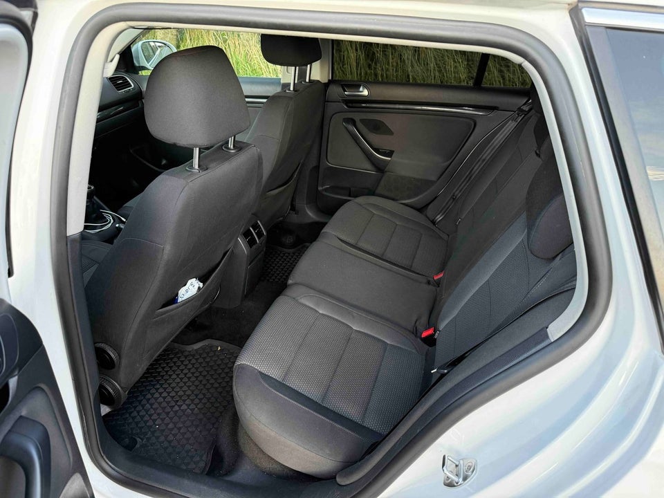 VW Golf VI 1,6 TDi 105 Highline Variant BMT 5d