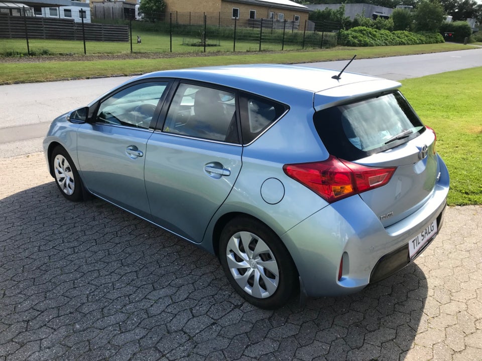 Toyota Auris 1,4 D-4D T2 5d