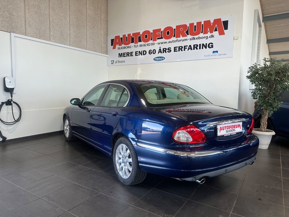 Jaguar X-type 2,5 Deluxe aut. 4d