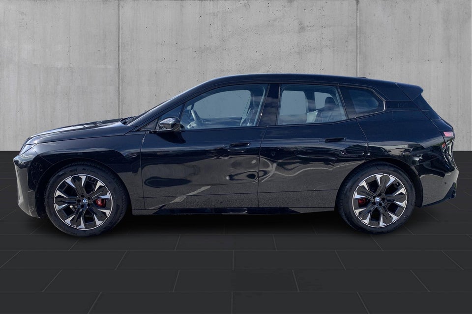 BMW iX xDrive60 Fully Charged 5d