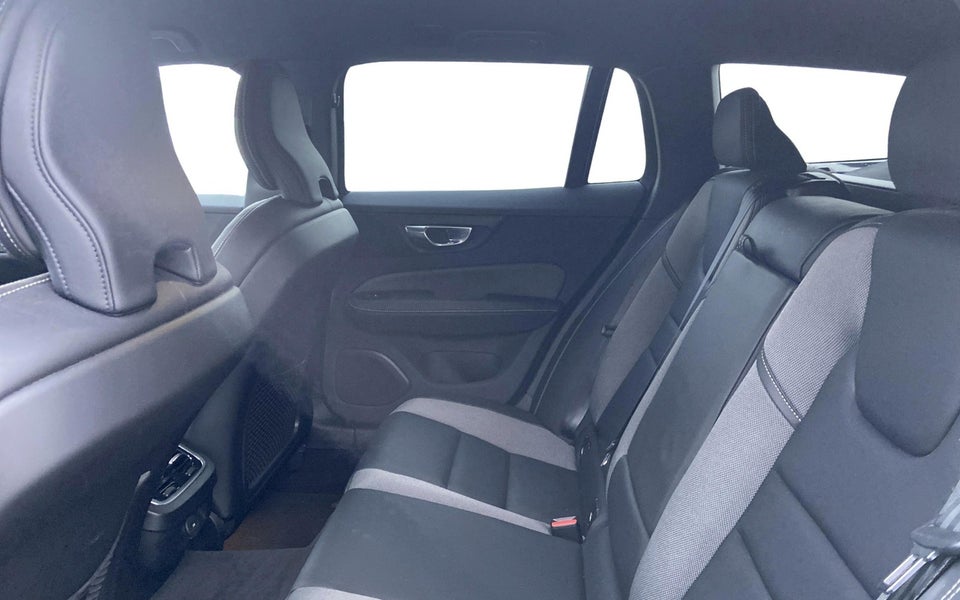 Volvo V60 2,0 B4 197 Plus Dark aut. 5d
