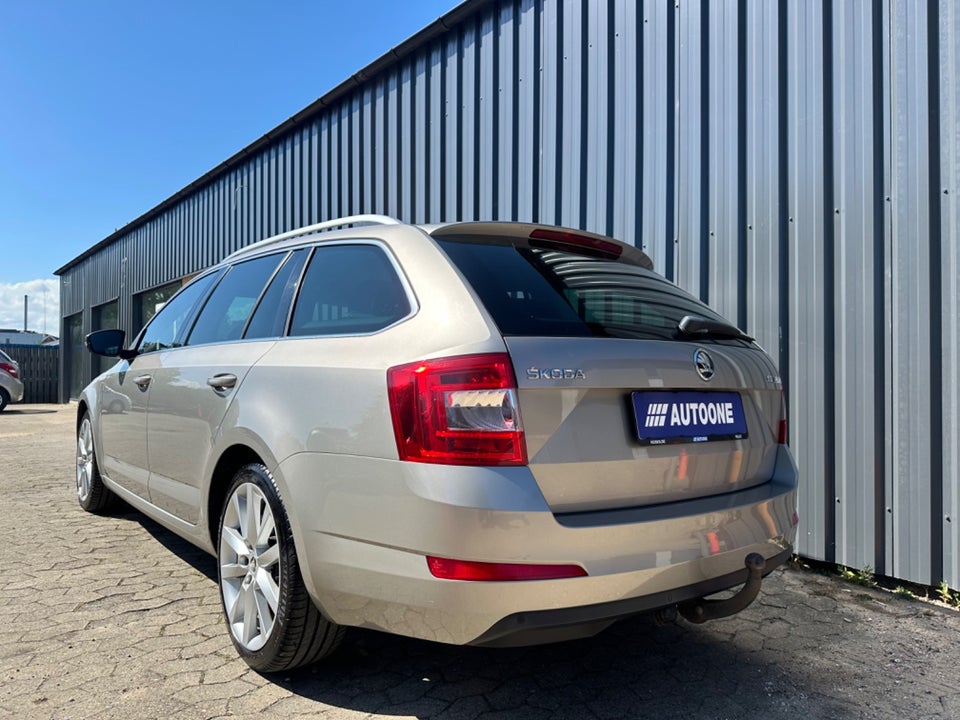 Skoda Octavia 1,6 TDi 110 Tour de France Combi 5d