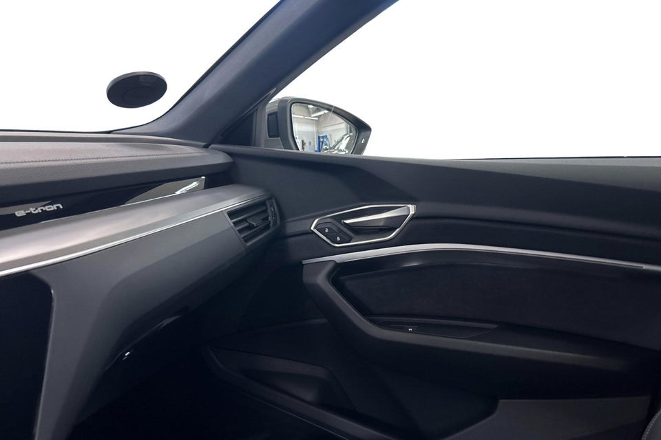 Audi Q8 e-tron 55 S-line quattro 5d