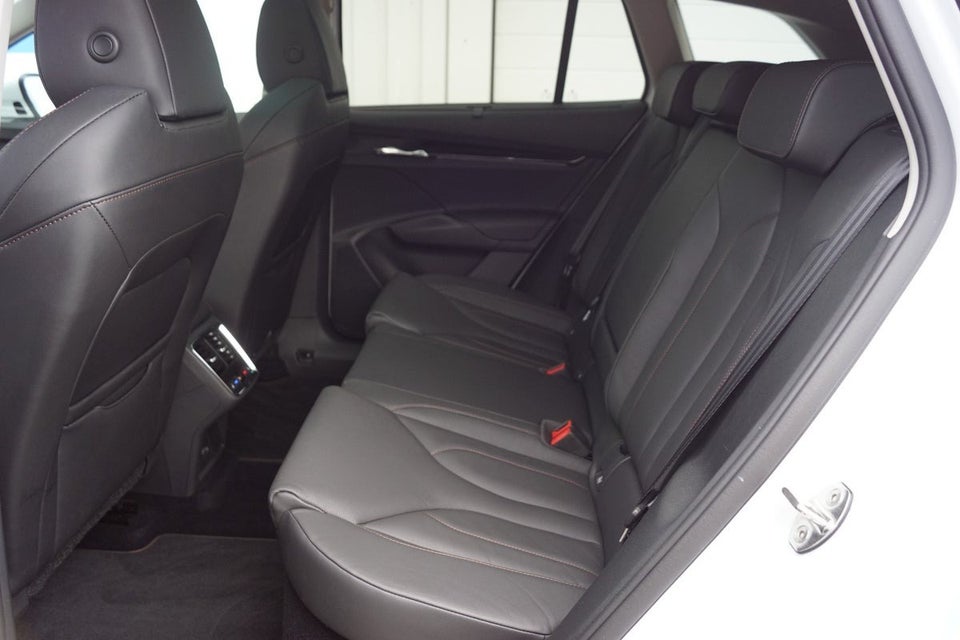 Skoda Enyaq 80 iV Suite 5d