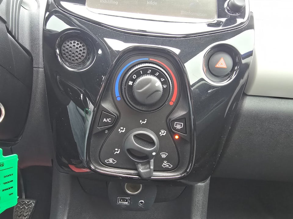 Toyota Aygo 1,0 VVT-i x-wave Sky 5d