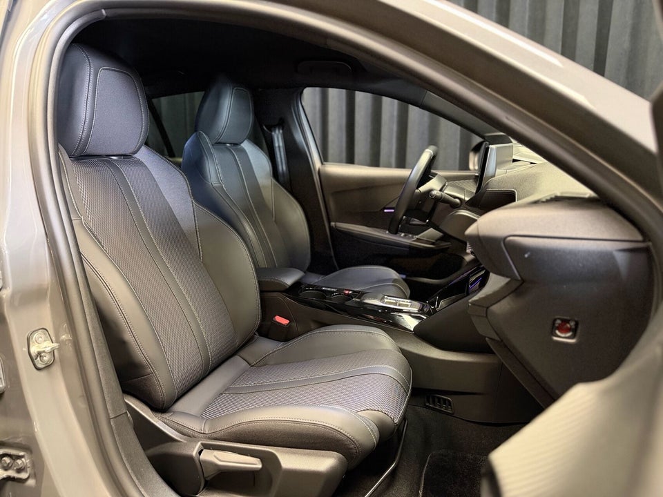 Peugeot e-208 54 GT 5d