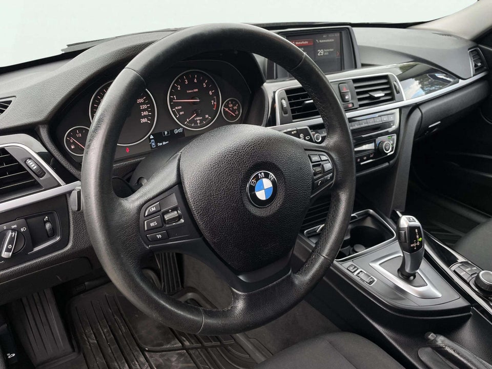 BMW 320i 2,0 Touring aut. 5d