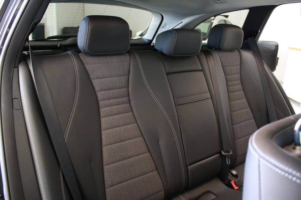 Mercedes E300 de 2,0 AMG Line stc. aut. 5d