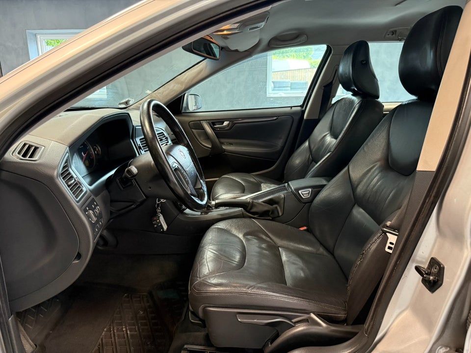 Volvo V70 2,4 D 130 Momentum aut. 5d