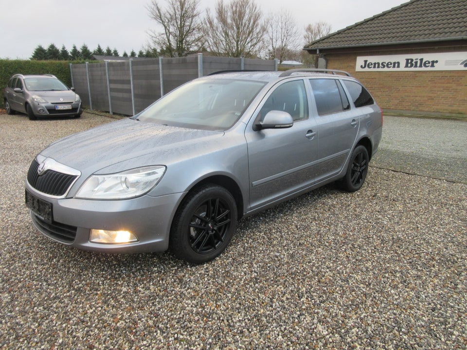 Skoda Octavia 1,6 TDi 105 Ambiente Combi 5d