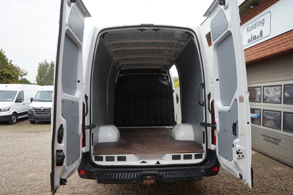 Renault Master IV T35 2,3 dCi 165 L3H2 Kassevogn RWD