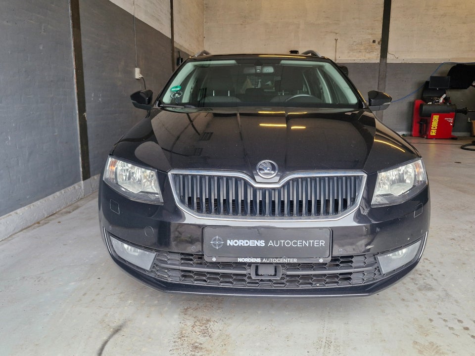 Skoda Octavia 1,6 TDi 110 Style Combi DSG 5d