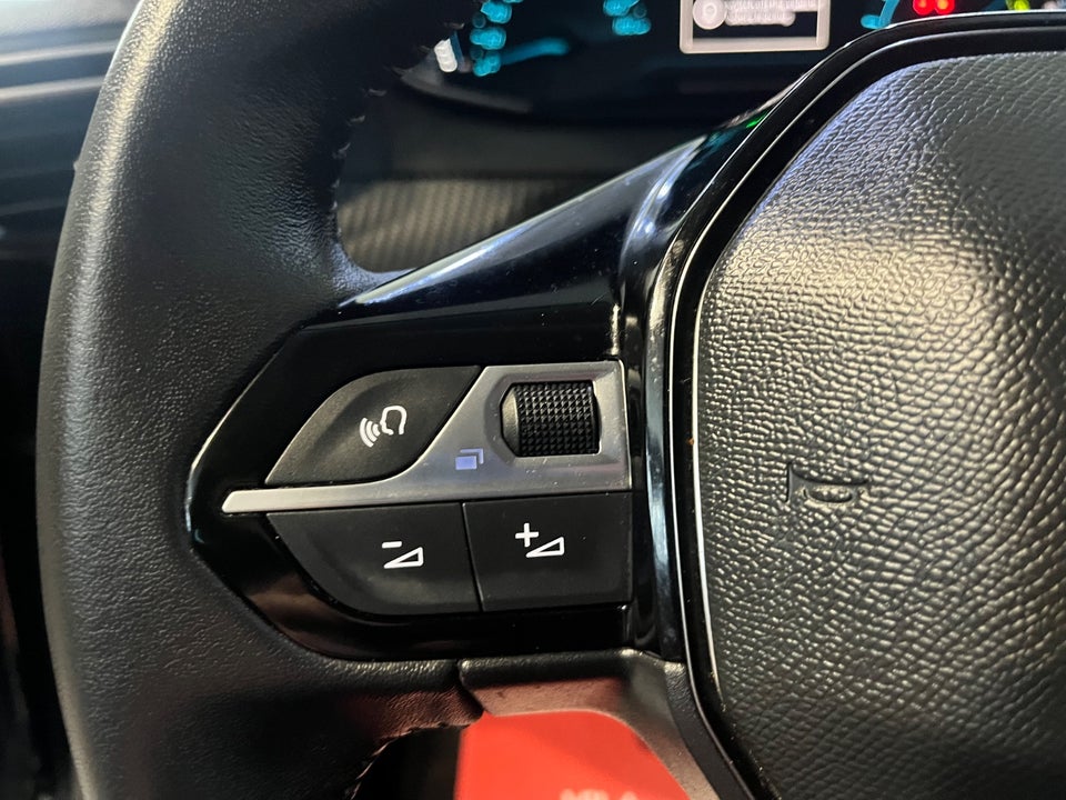 Peugeot e-208 50 Style 5d