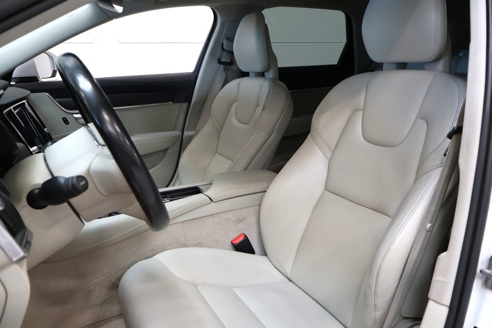 Volvo V90 2,0 D4 190 Momentum aut. 5d