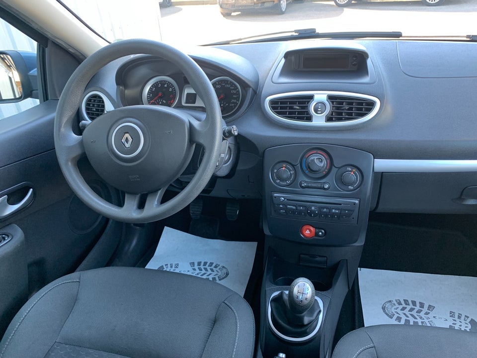 Renault Clio III 1,2 16V Avantage 5d