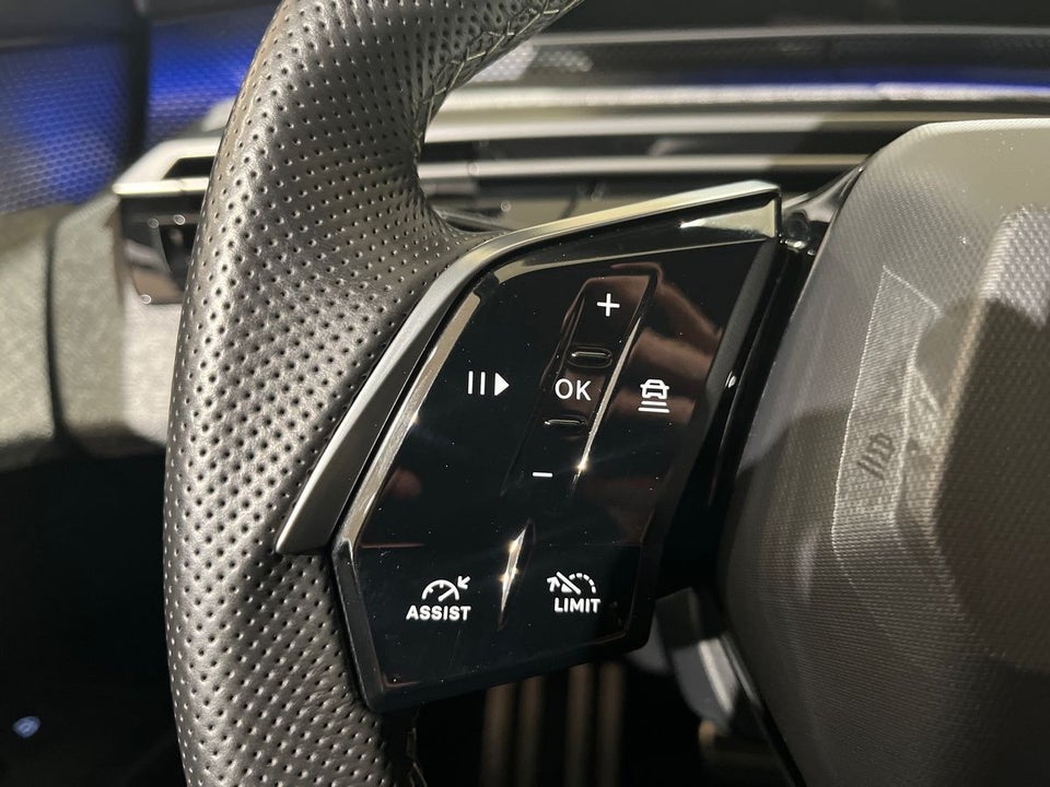 Peugeot e-3008 77 GT Pack 5d