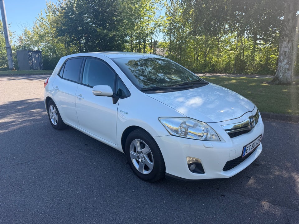 Toyota Auris 1,8 Hybrid 5d