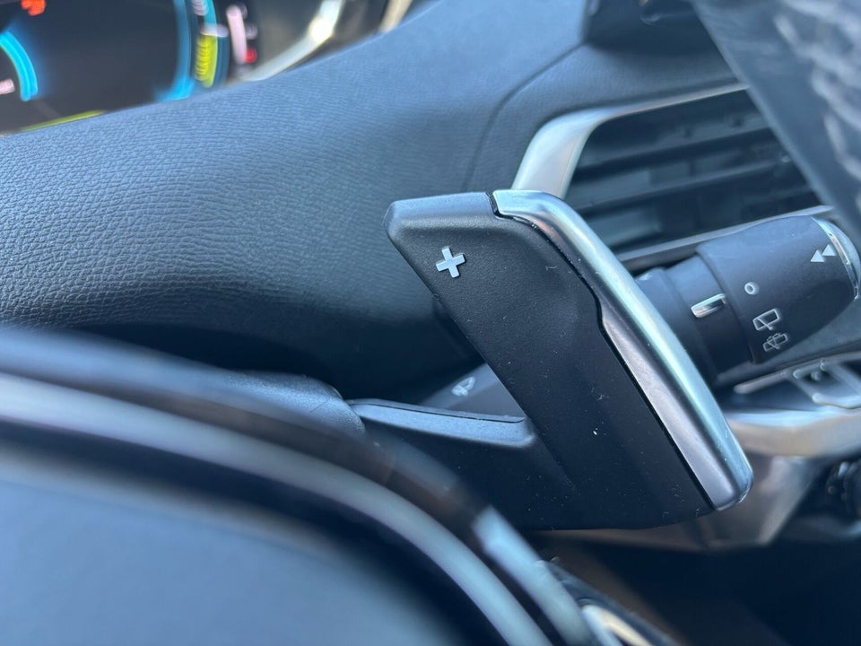 Peugeot 3008 1,6 Hybrid First Selection EAT8 5d