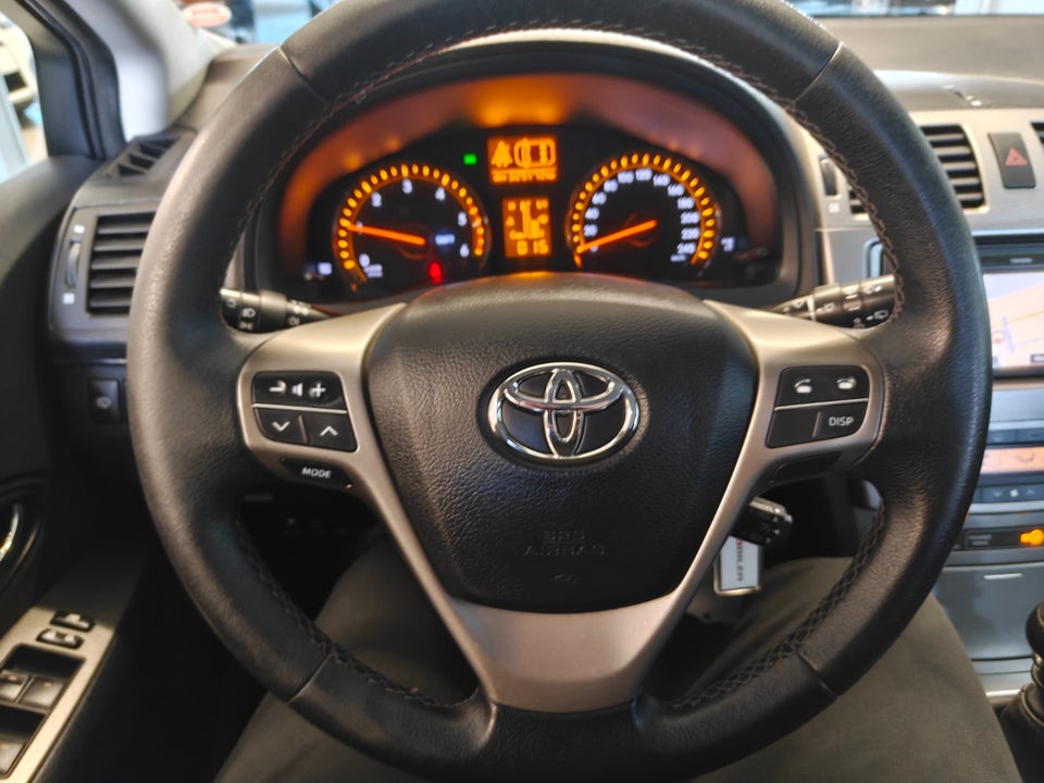 Toyota Avensis 2,0 D-4D TX stc. 5d