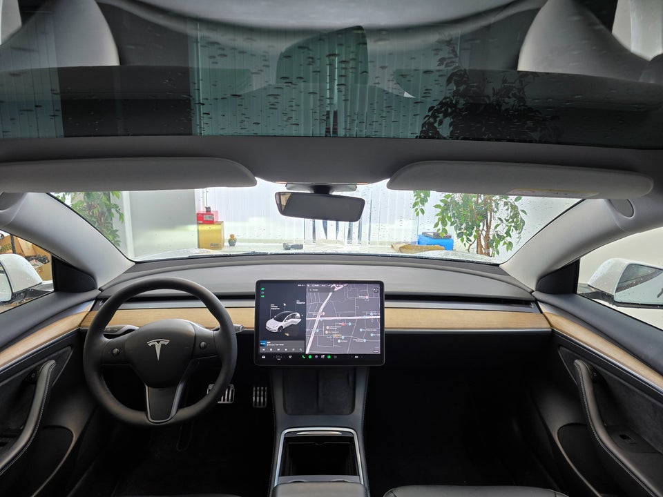 Tesla Model 3 Standard Range+ RWD 4d