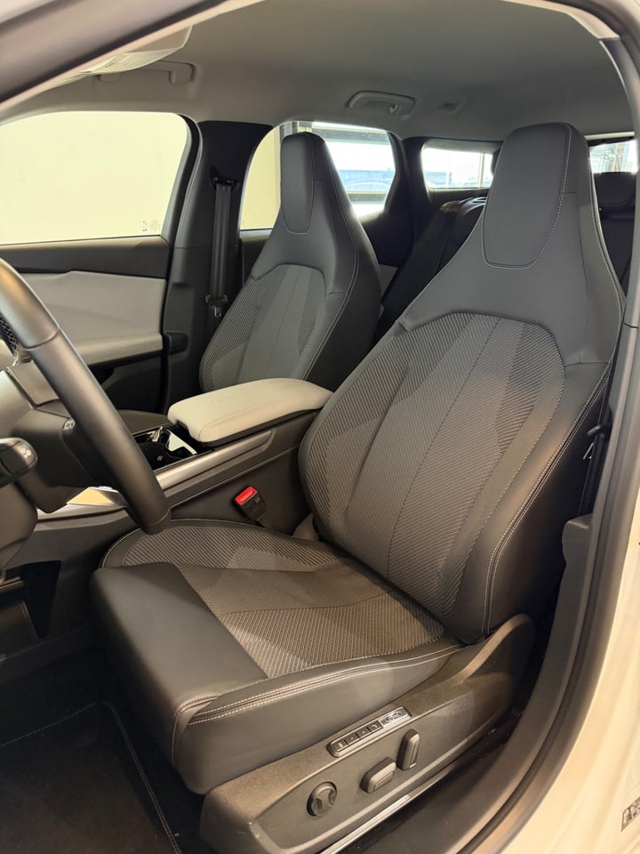 Ford Explorer 77 Select Extended Range 5d