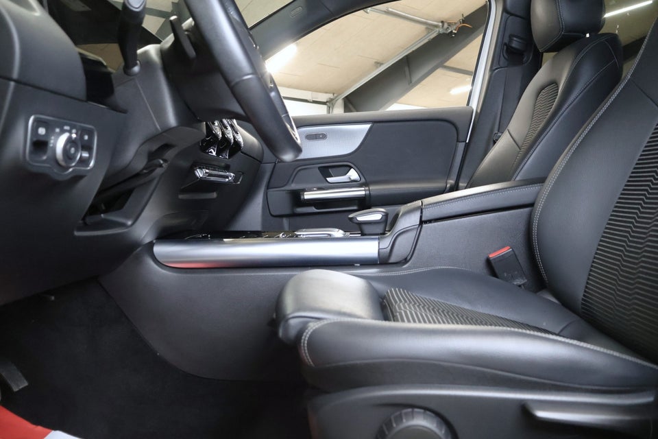 Mercedes EQA300 Progressive 4Matic 5d