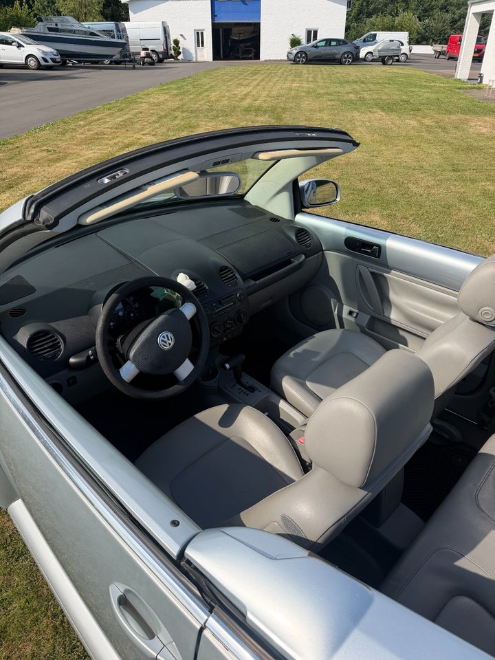 VW New Beetle 2,0 Cabriolet aut. 2d