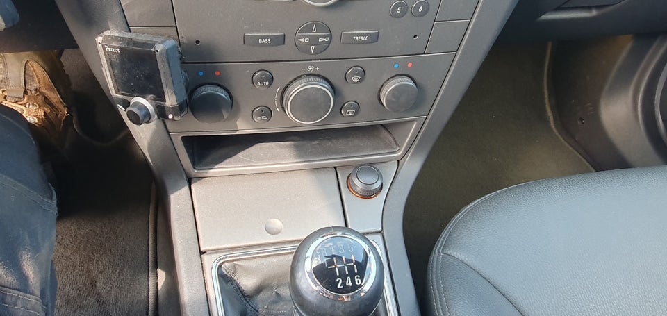 Opel Vectra 2,2 16V Direct Comfort 5d