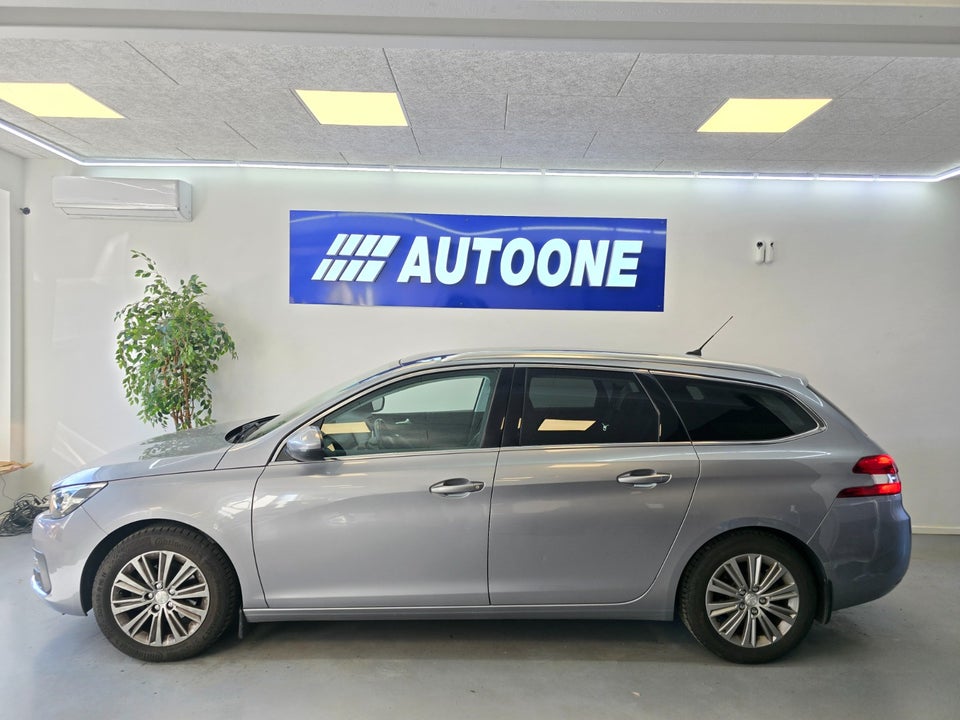 Peugeot 308 1,5 BlueHDi 130 Prestige SW 5d