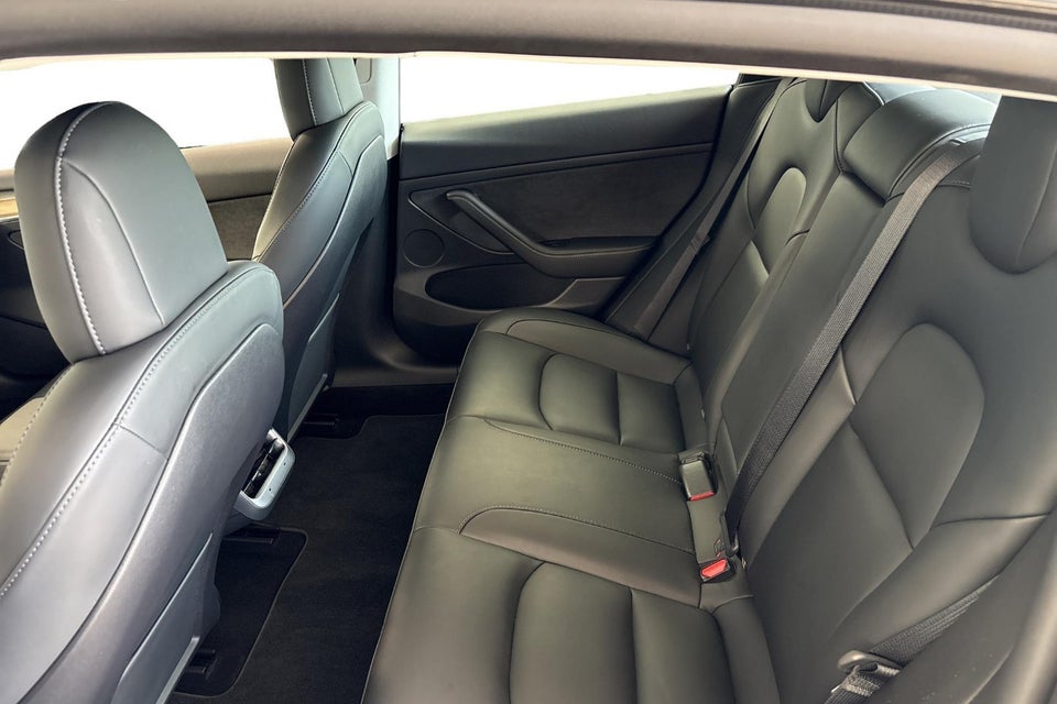 Tesla Model 3 RWD 4d