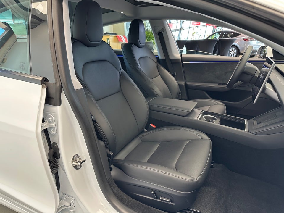 Tesla Model 3 Long Range AWD 4d