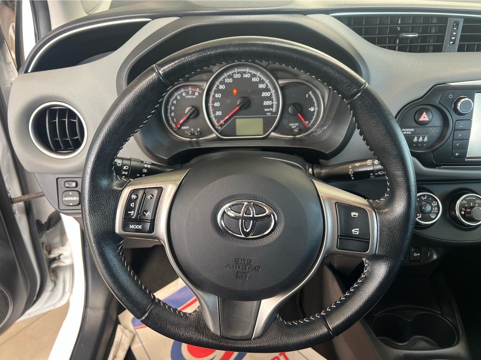 Toyota Yaris 1,0 VVT-i T2 5d