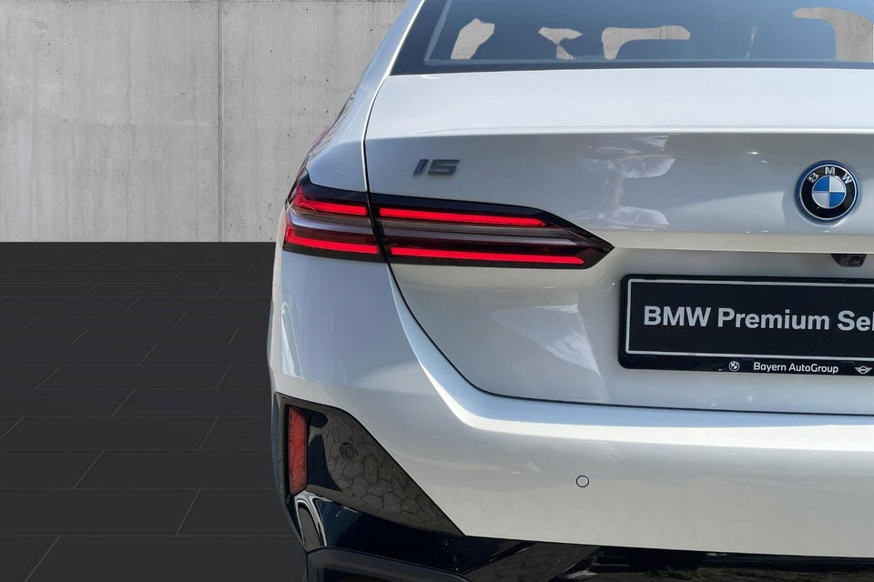 BMW i5 eDrive40 M-Sport 4d