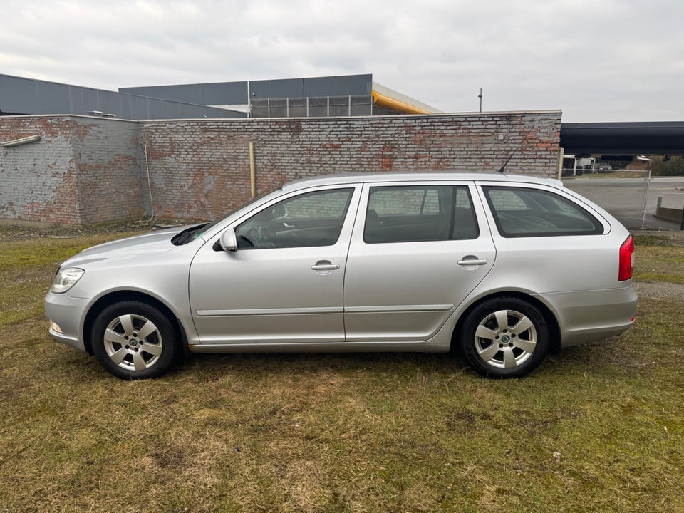 Skoda Octavia 2,0 TDi Ambiente Combi 5d