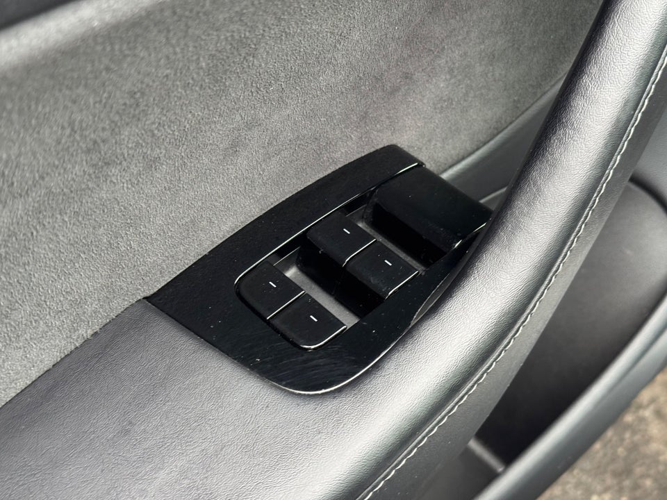 Tesla Model 3 Long Range AWD 4d